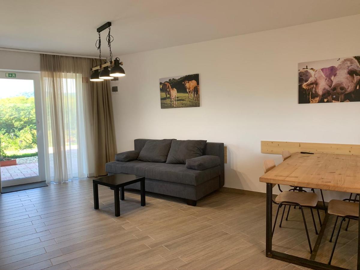 Oeregtoelgy Apartman Szár Eksteriør bilde
